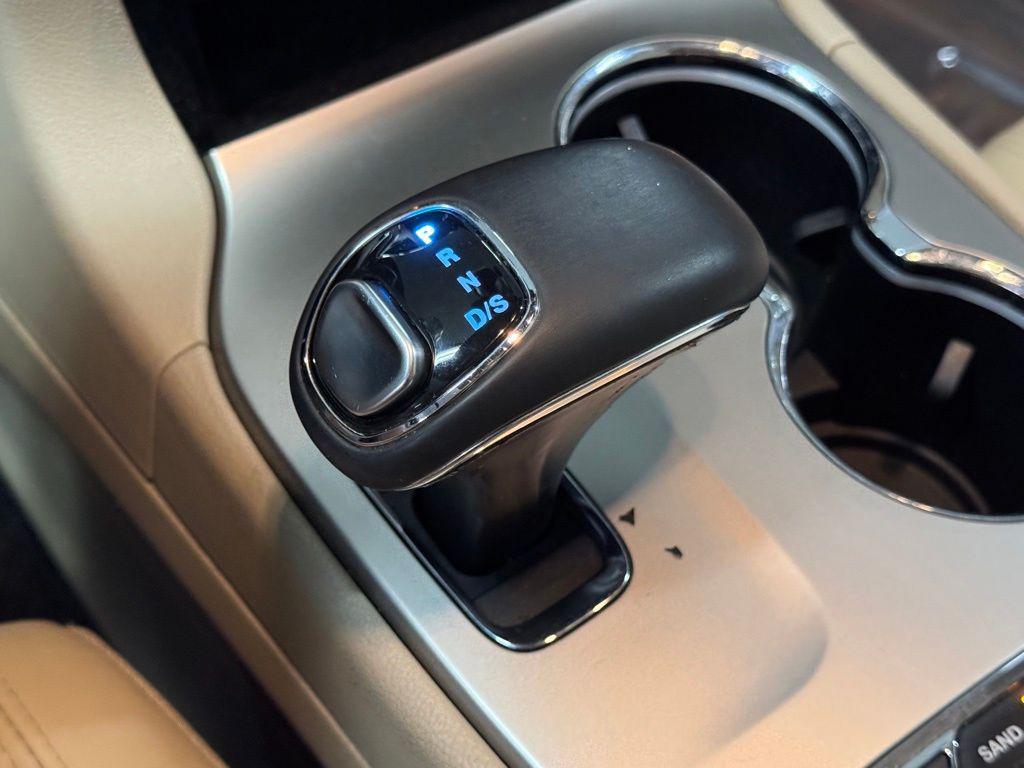 used 2015 Jeep Grand Cherokee car, priced at $14,000