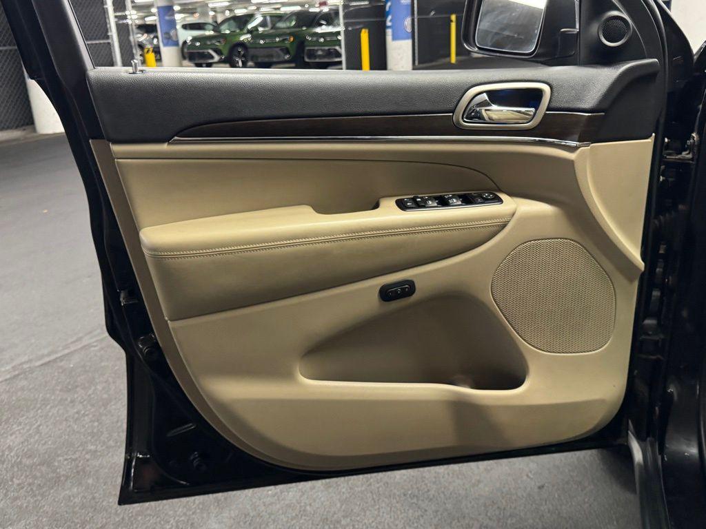 used 2015 Jeep Grand Cherokee car, priced at $14,000