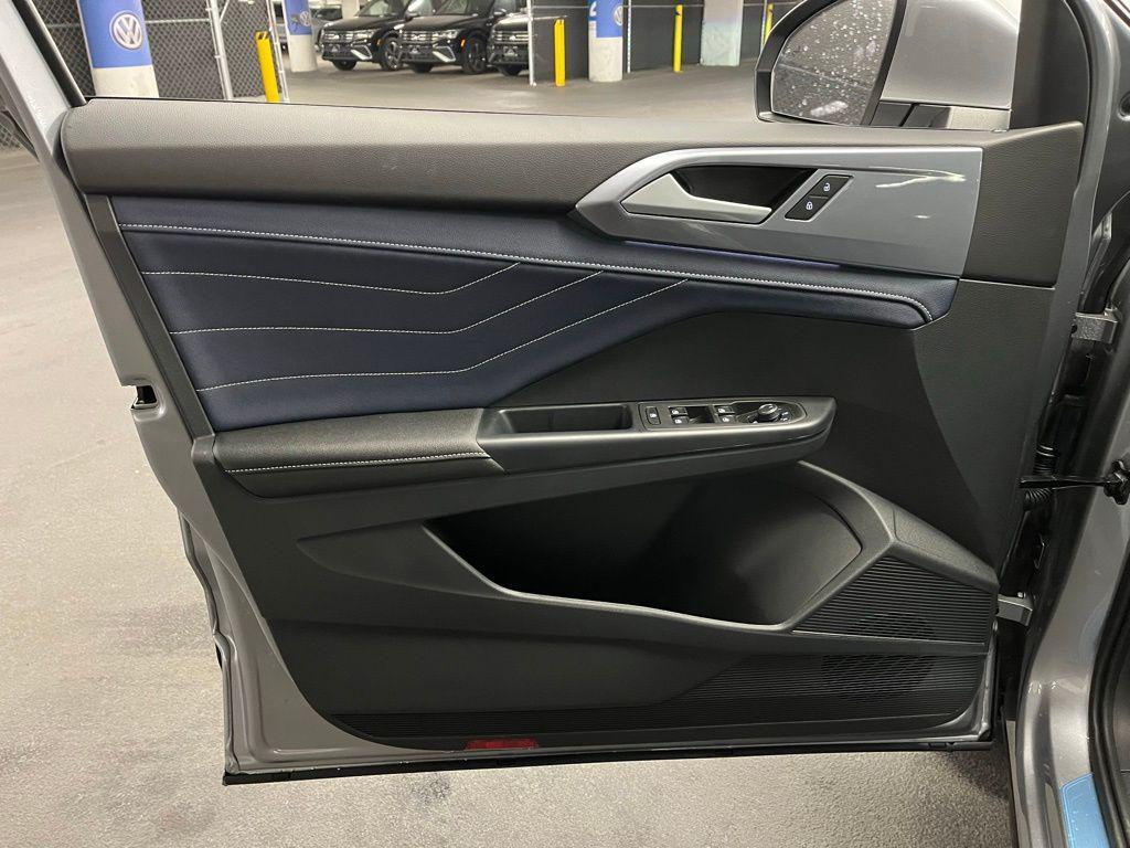 new 2025 Volkswagen Taos car