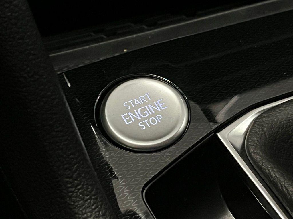 new 2025 Volkswagen Taos car