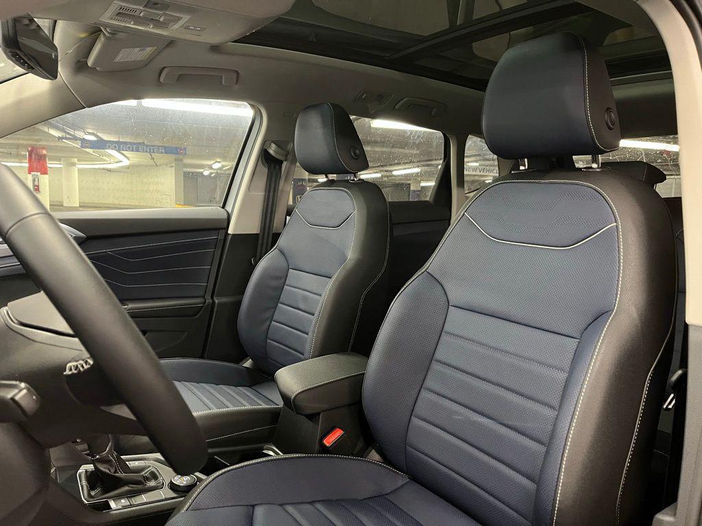 new 2025 Volkswagen Taos car