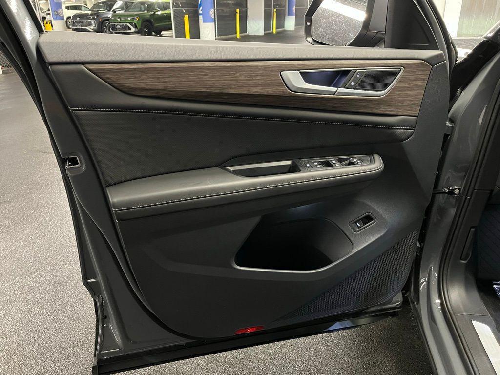 new 2025 Volkswagen Atlas car, priced at $43,902
