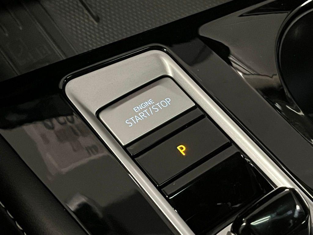 new 2025 Volkswagen Atlas car, priced at $49,701