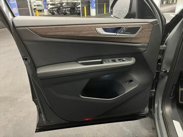 new 2025 Volkswagen Atlas car, priced at $52,701