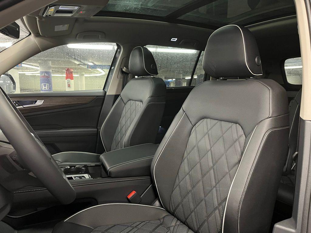 new 2025 Volkswagen Atlas car, priced at $49,701