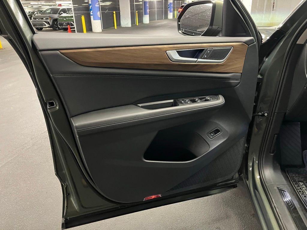 new 2026 Volkswagen Atlas car, priced at $49,626