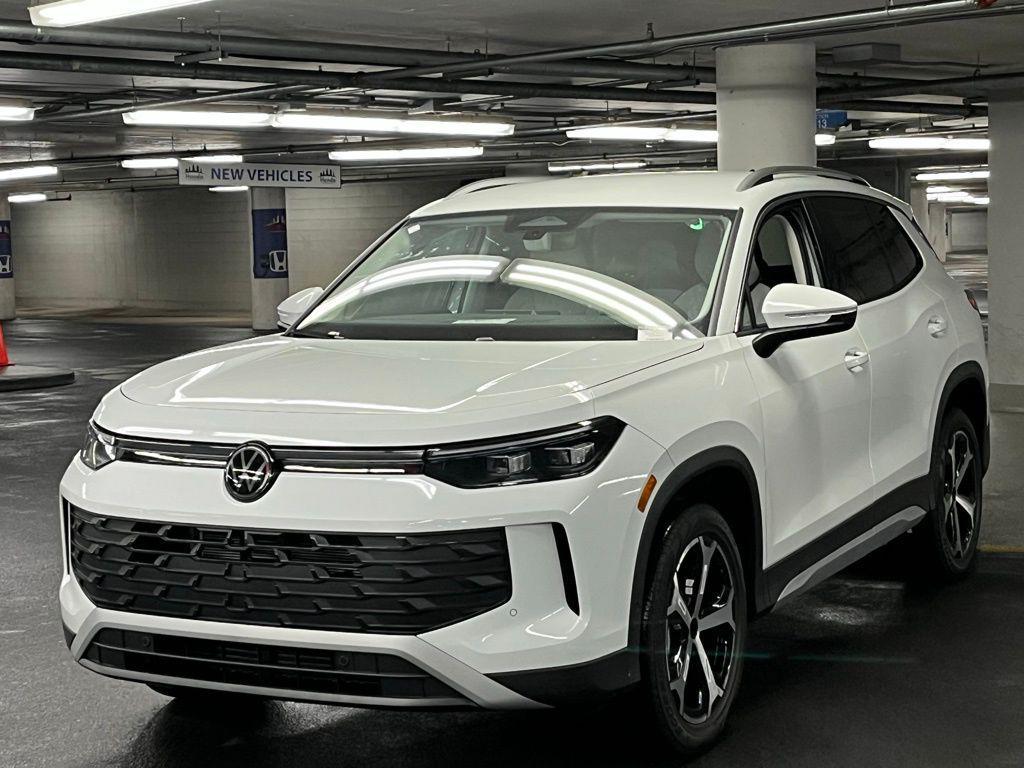new 2025 Volkswagen Tiguan car, priced at $33,072