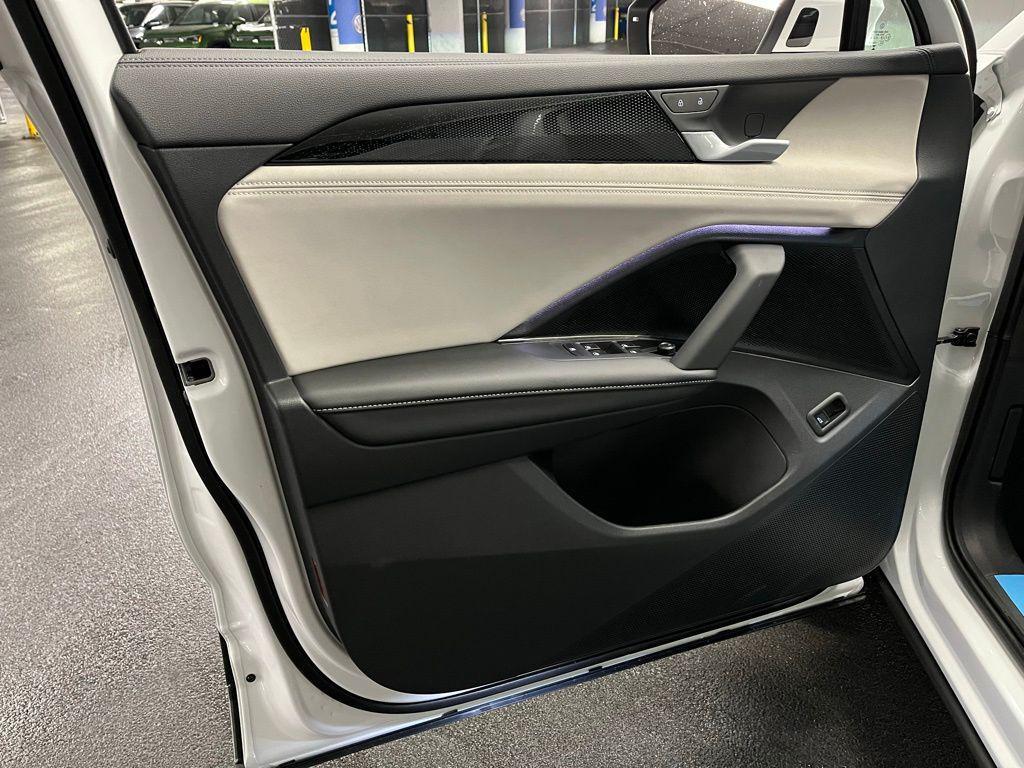 new 2025 Volkswagen Tiguan car, priced at $33,072