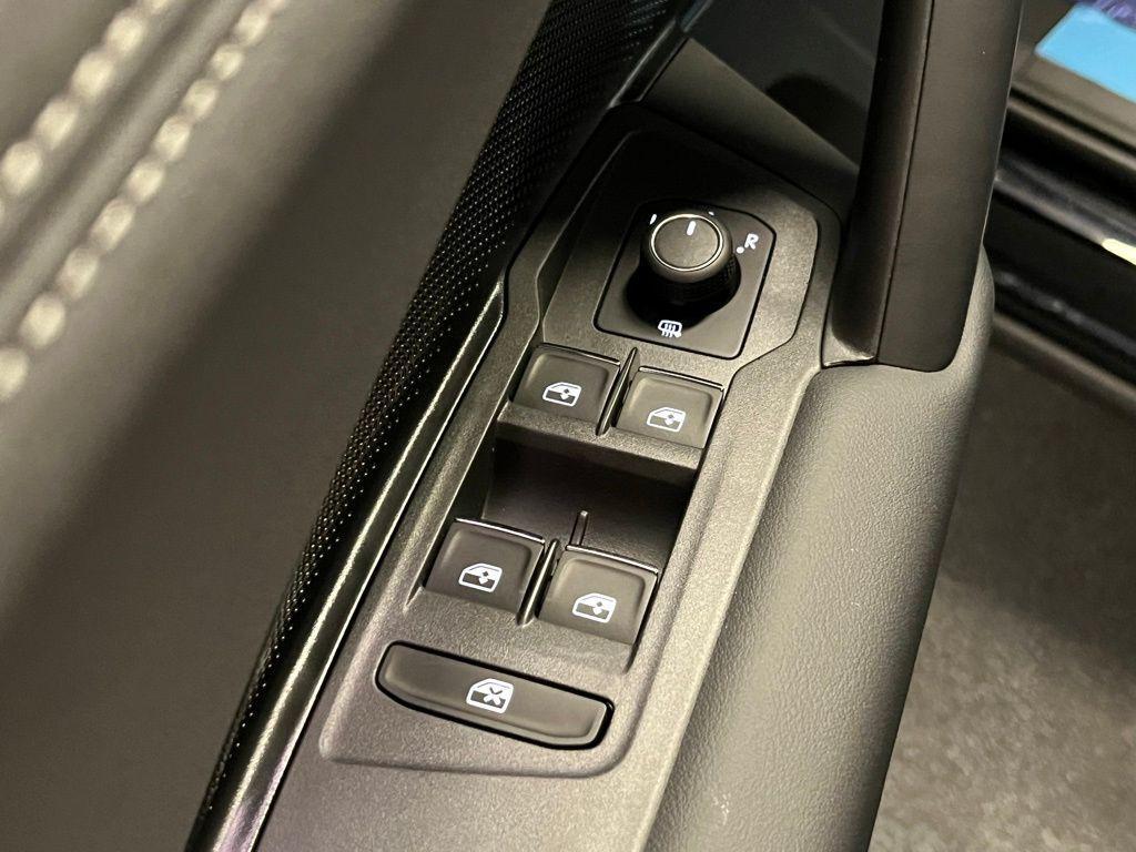 new 2025 Volkswagen Tiguan car, priced at $32,934