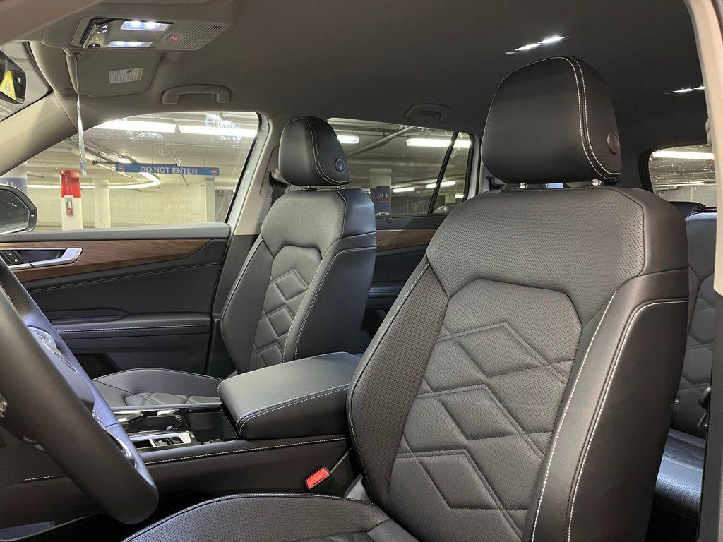 new 2025 Volkswagen Atlas car, priced at $40,063