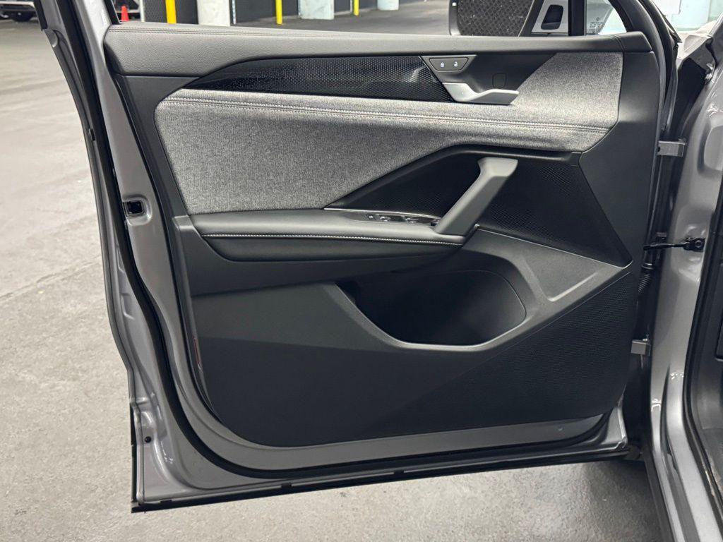 new 2025 Volkswagen Tiguan car, priced at $31,098