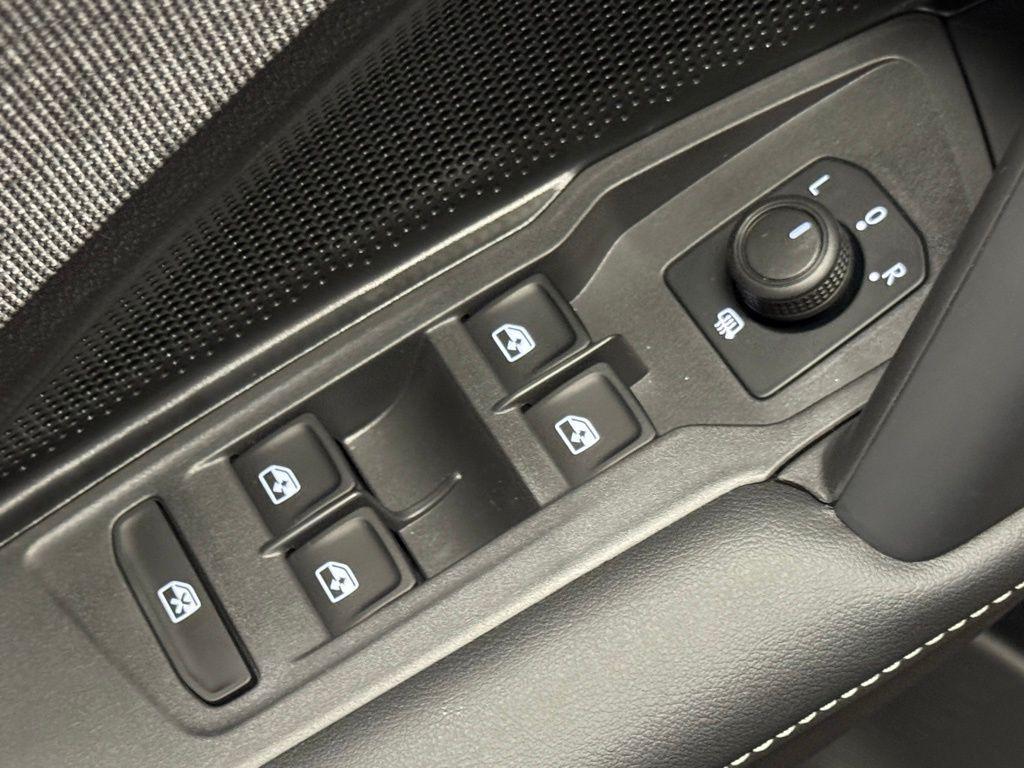 new 2025 Volkswagen Tiguan car, priced at $31,098