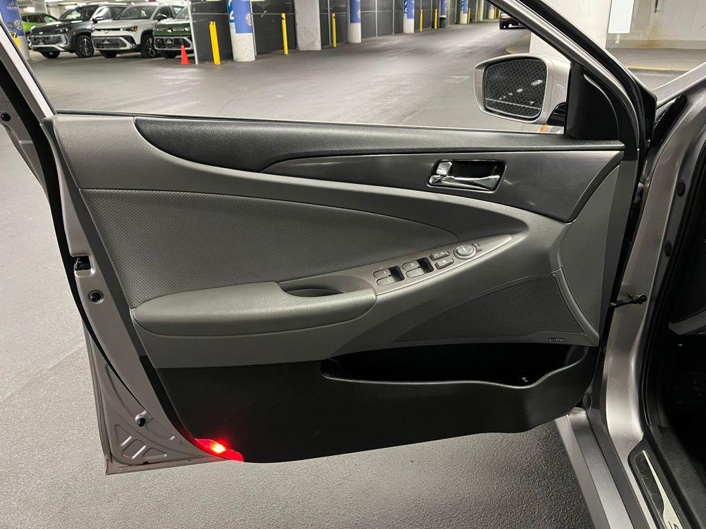 used 2014 Hyundai Sonata Hybrid car, priced at $6,000