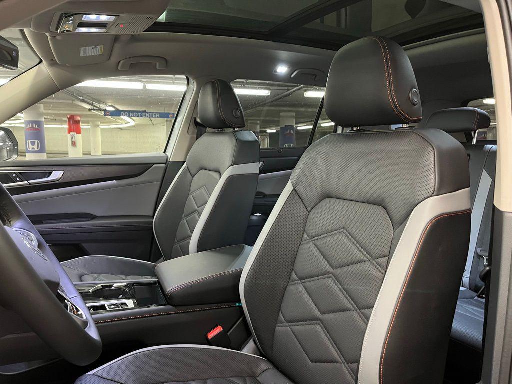 new 2025 Volkswagen Atlas car, priced at $41,083