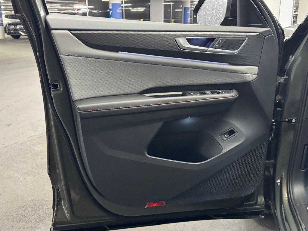 new 2025 Volkswagen Atlas car, priced at $41,963