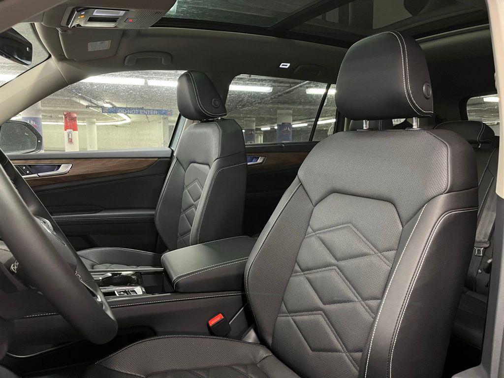 new 2025 Volkswagen Atlas car, priced at $41,146