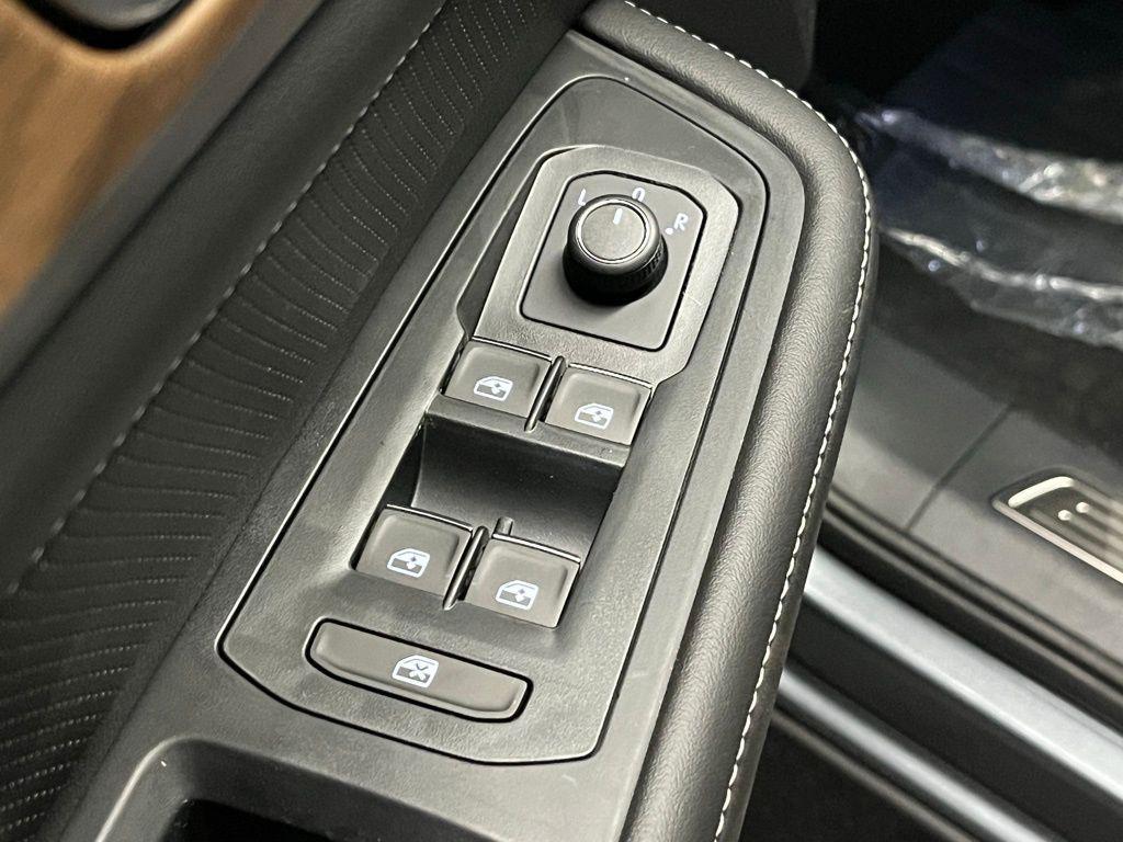 new 2025 Volkswagen Atlas car, priced at $41,146
