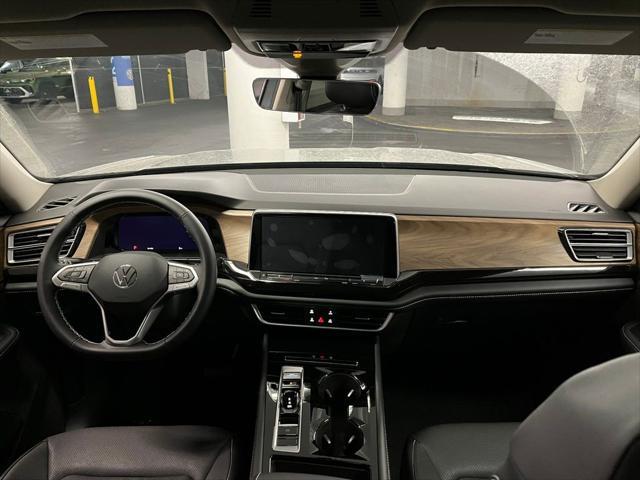 new 2025 Volkswagen Atlas car, priced at $44,646