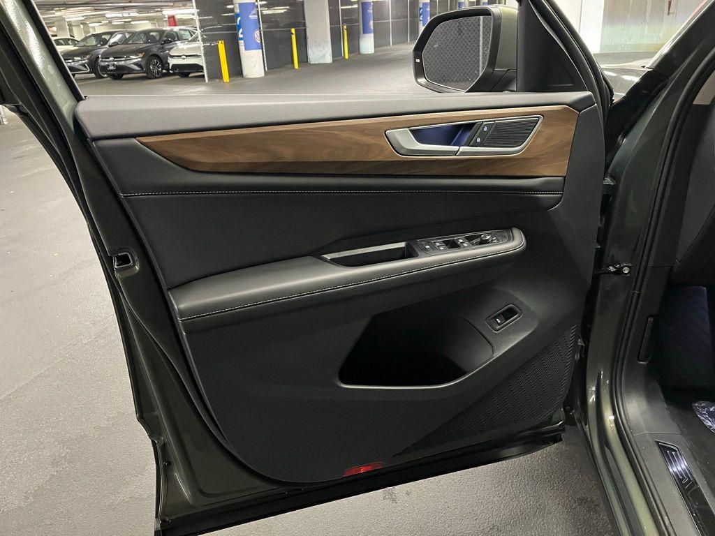 new 2026 Volkswagen Atlas car, priced at $49,285