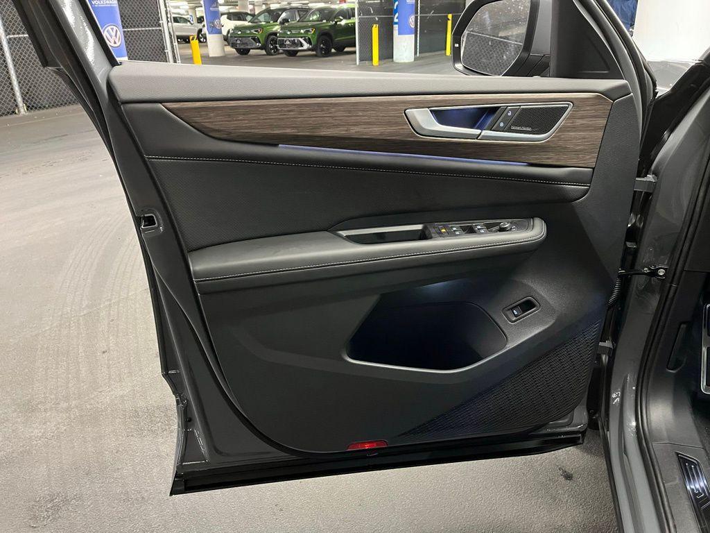 new 2025 Volkswagen Atlas car, priced at $49,785