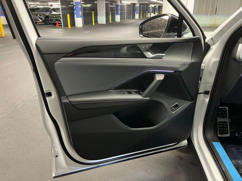 new 2025 Volkswagen Tiguan car, priced at $38,354