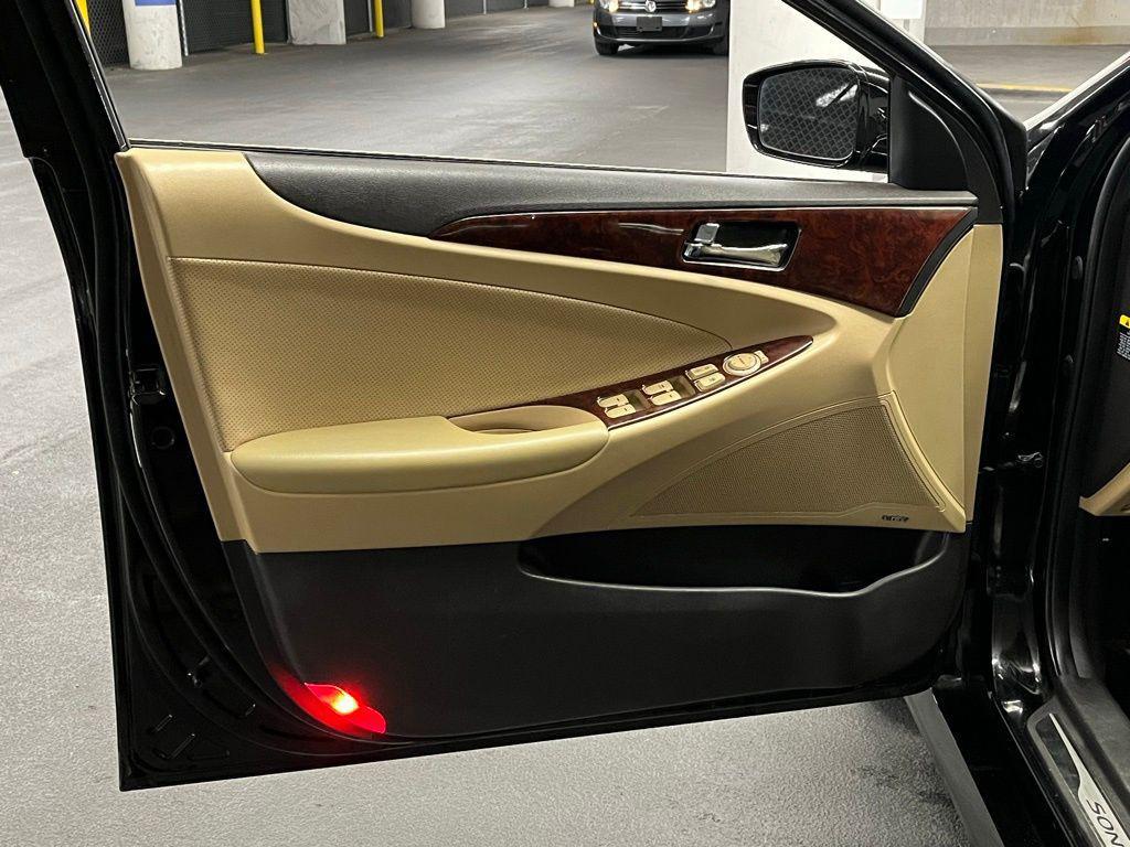 used 2015 Hyundai Sonata Hybrid car, priced at $8,000