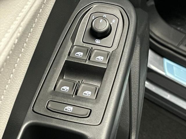 new 2025 Volkswagen Taos car