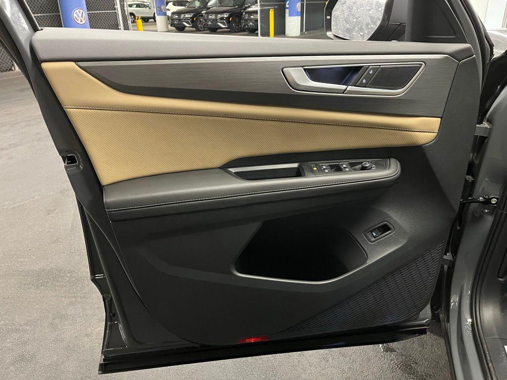 new 2025 Volkswagen Atlas Cross Sport car, priced at $40,957