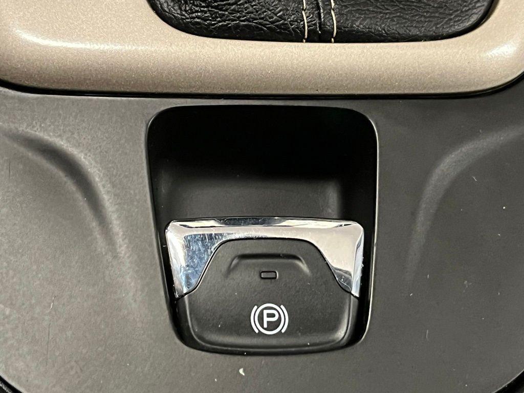 used 2014 Jeep Cherokee car, priced at $12,500