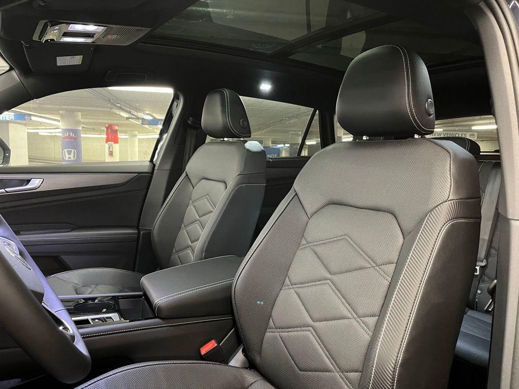 new 2025 Volkswagen Atlas Cross Sport car, priced at $40,000