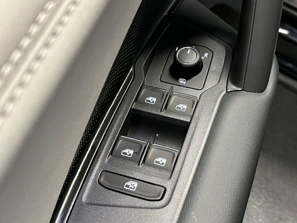 new 2025 Volkswagen Tiguan car, priced at $33,808
