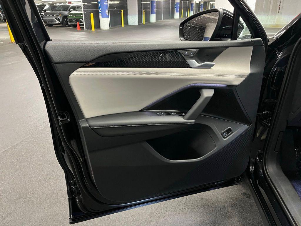 new 2025 Volkswagen Tiguan car, priced at $33,808