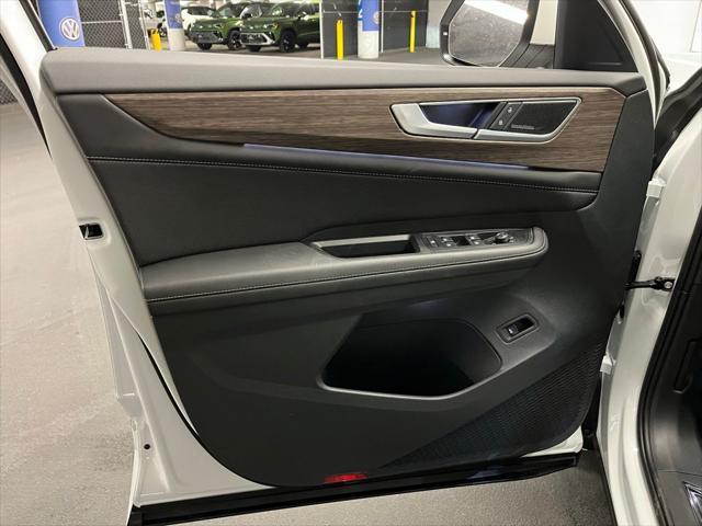 new 2025 Volkswagen Atlas car, priced at $53,285