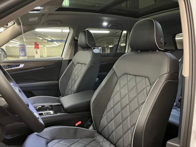 new 2025 Volkswagen Atlas car, priced at $53,285