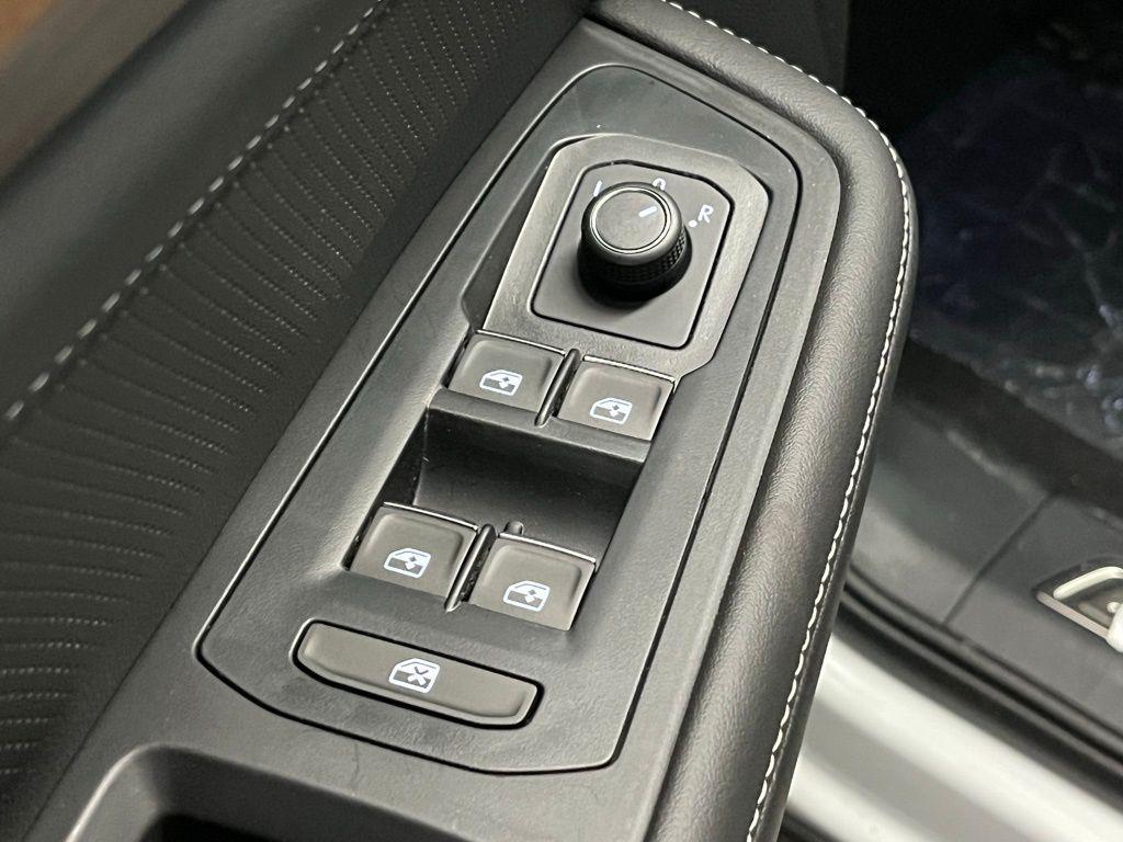 new 2025 Volkswagen Atlas car, priced at $39,789