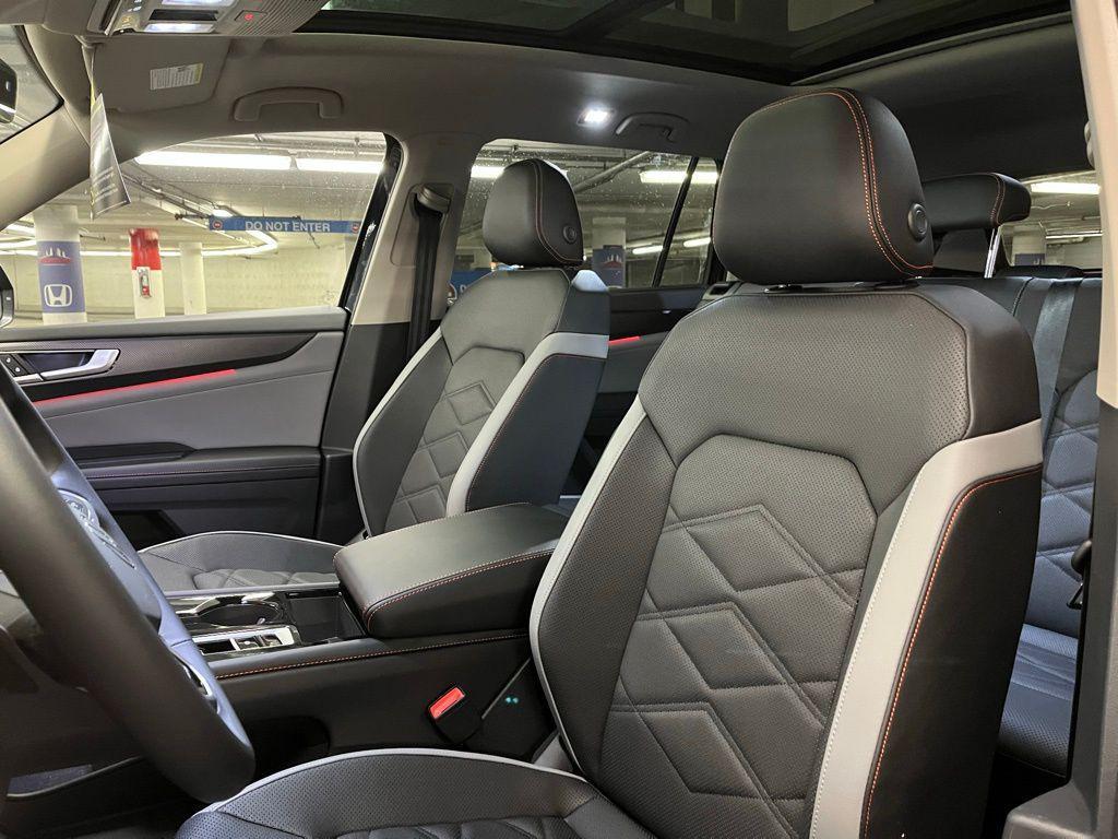 new 2025 Volkswagen Atlas car, priced at $41,083