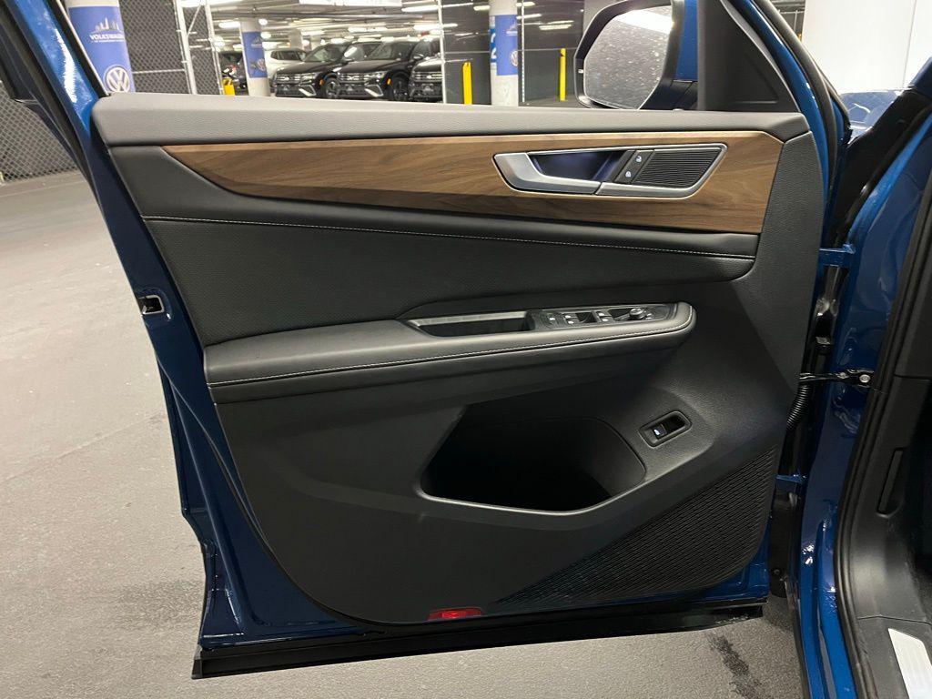 new 2025 Volkswagen Atlas car, priced at $40,114
