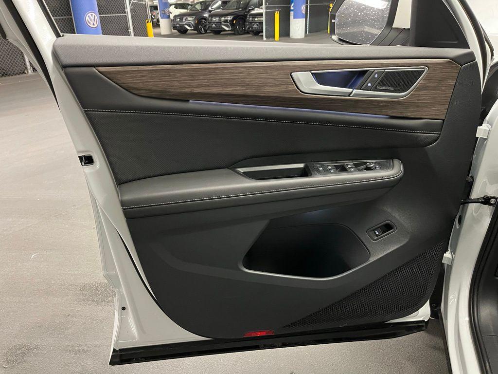 new 2025 Volkswagen Atlas car, priced at $50,343