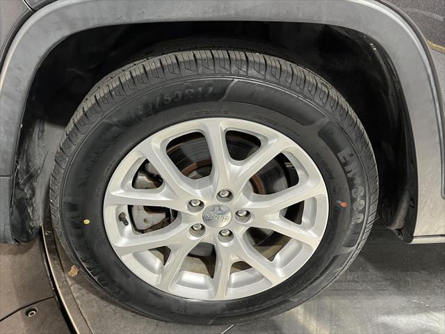 used 2018 Jeep Cherokee car, priced at $13,241