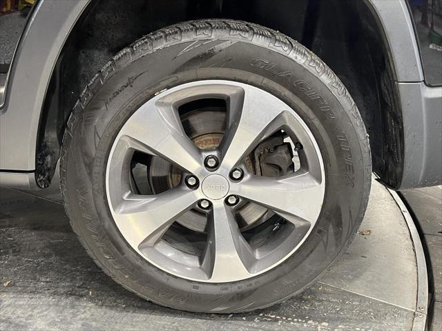 used 2019 Jeep Cherokee car, priced at $15,441
