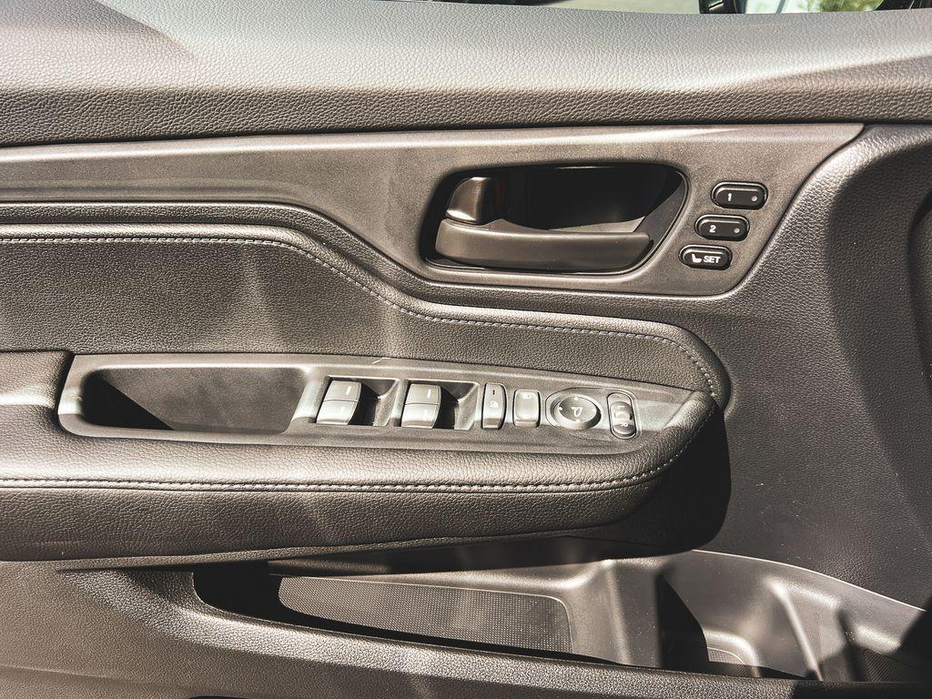 new 2025 Honda Odyssey car, priced at $42,637
