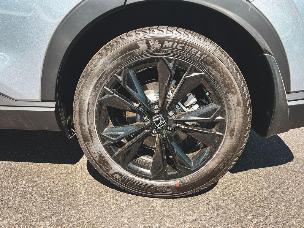 new 2026 Honda CR-V Hybrid car, priced at $43,700