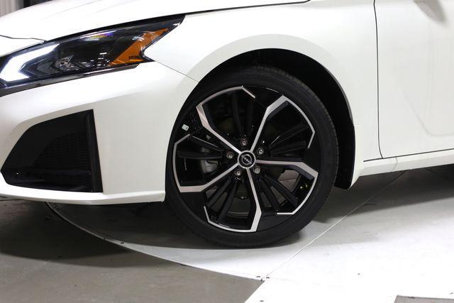 new 2025 Nissan Altima car, priced at $33,028