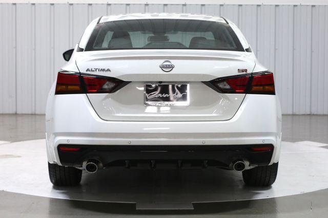 new 2025 Nissan Altima car, priced at $33,028