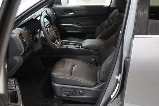 new 2025 Nissan Pathfinder car, priced at $36,677