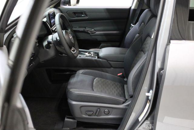 new 2025 Nissan Pathfinder car, priced at $40,728