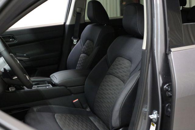new 2025 Nissan Pathfinder car, priced at $35,923