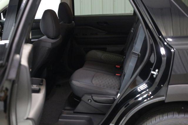 new 2025 Nissan Pathfinder car, priced at $39,593