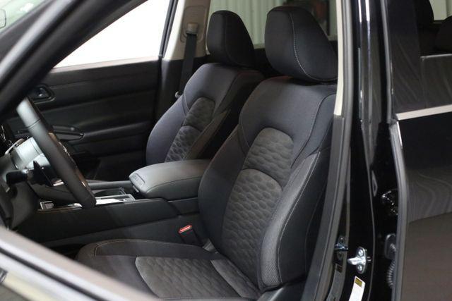 new 2025 Nissan Pathfinder car, priced at $39,593