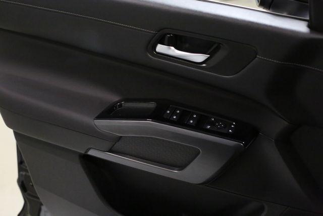 new 2025 Nissan Pathfinder car, priced at $38,580